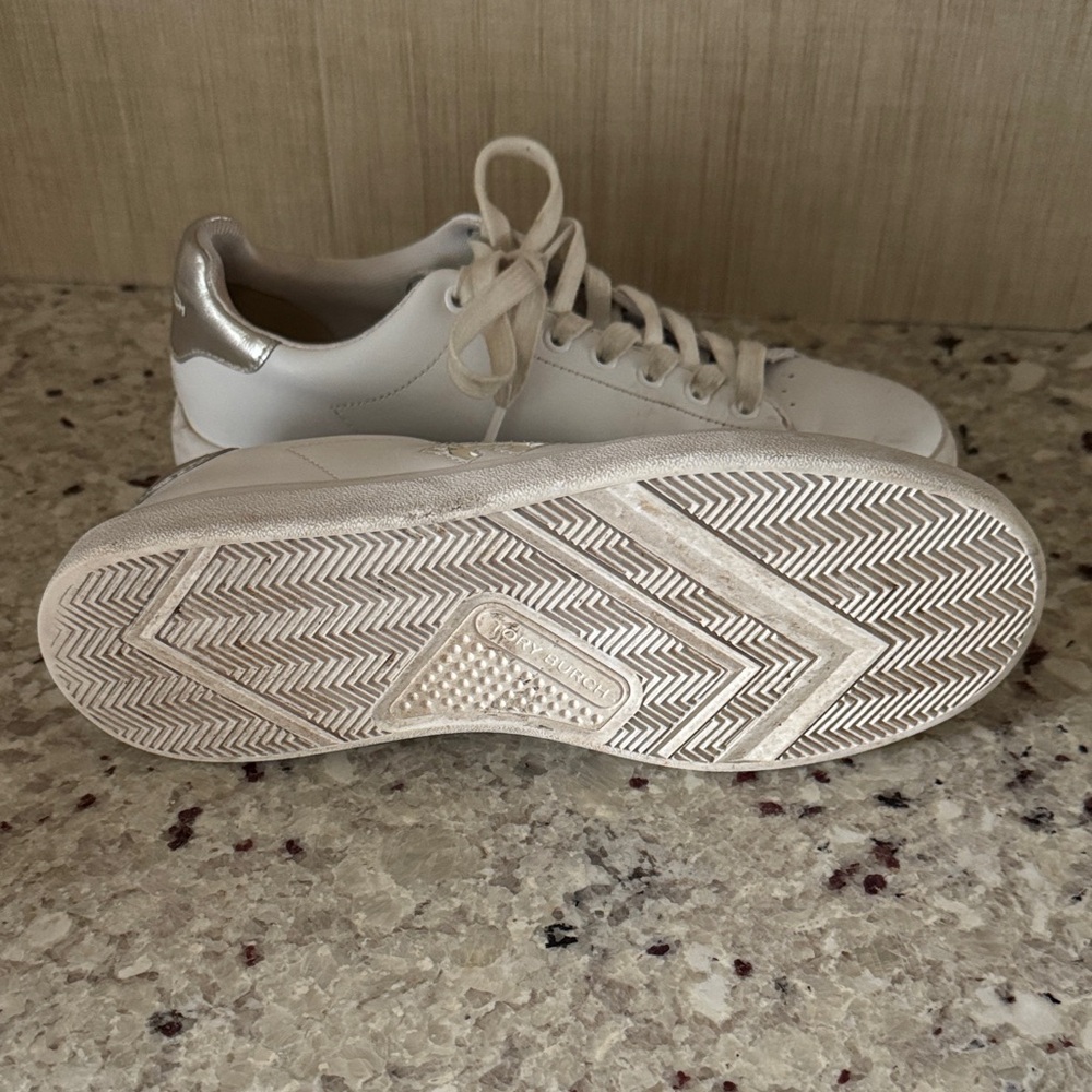 Tory Burch Double T Howell Court Sneaker with Silver Metallic Heel Sz 7 - Picture 6 of 10